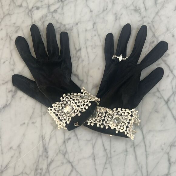 Fancy Gloves with attached bracelet and Ring Womens Gloves - Picture 3 of 6
